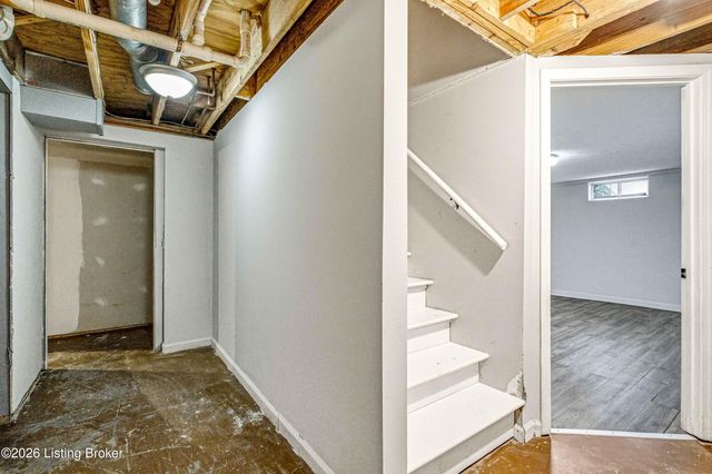 107 Buttercup Rd, Louisville, KY 40218
