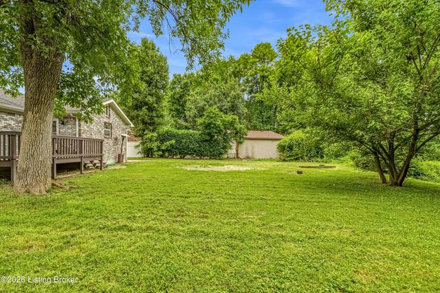 107 Buttercup Rd, Louisville, KY 40218
