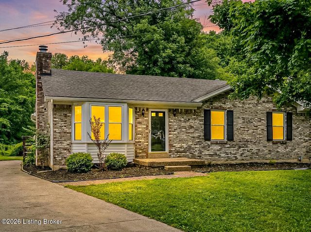 107 Buttercup Rd, Louisville, KY 40218