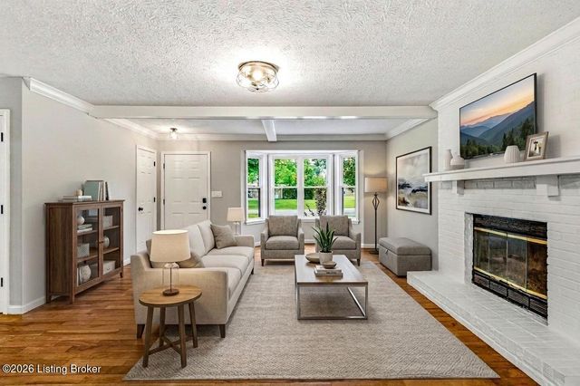 107 Buttercup Rd, Louisville, KY 40218