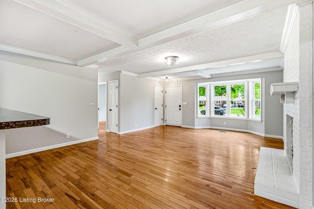 107 Buttercup Rd, Louisville, KY 40218