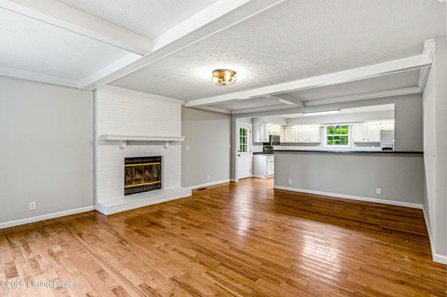 107 Buttercup Rd, Louisville, KY 40218