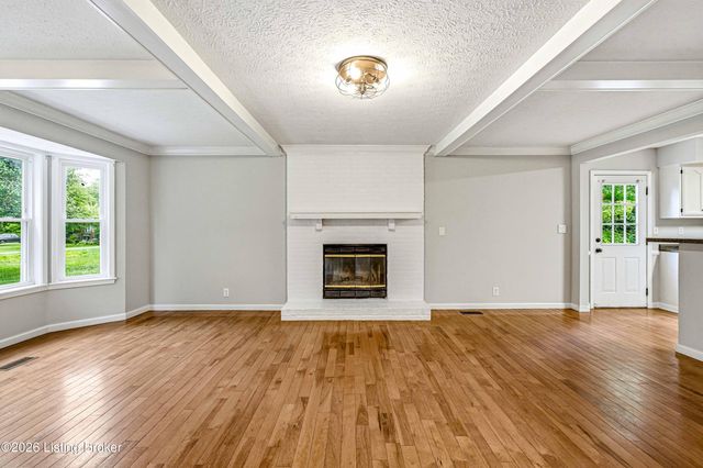 107 Buttercup Rd, Louisville, KY 40218