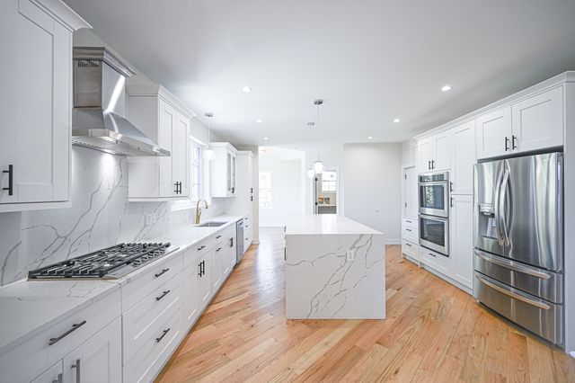 602 Glenshire Road, Glenview, IL 60025