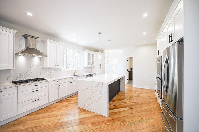 602 Glenshire Road, Glenview, IL 60025