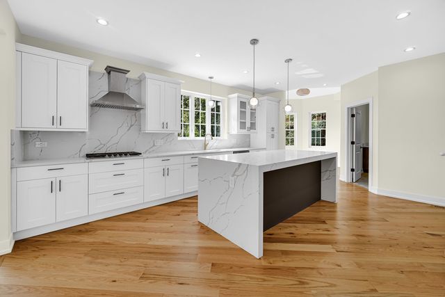 602 Glenshire Road, Glenview, IL 60025