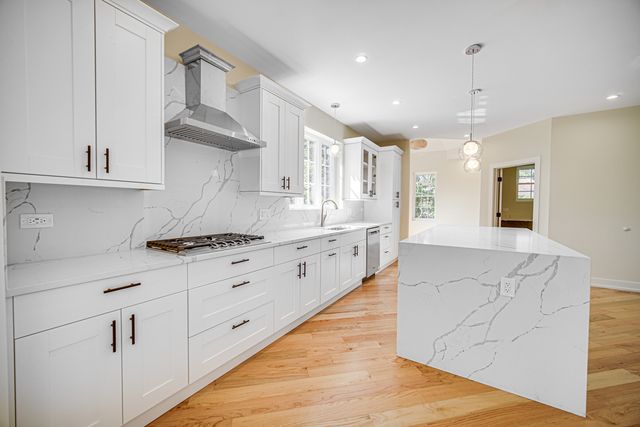 602 Glenshire Road, Glenview, IL 60025