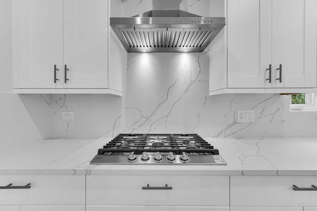 602 Glenshire Road, Glenview, IL 60025