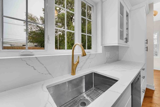 602 Glenshire Road, Glenview, IL 60025