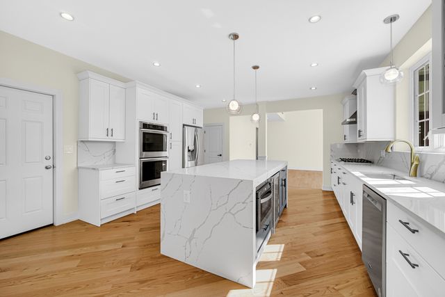 602 Glenshire Road, Glenview, IL 60025