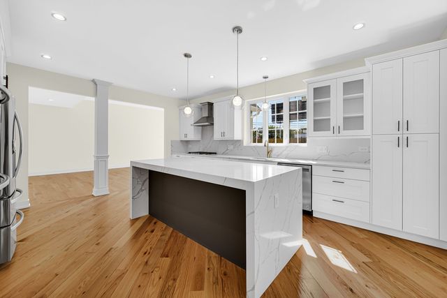 602 Glenshire Road, Glenview, IL 60025