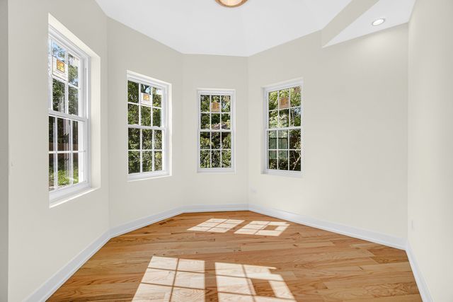 602 Glenshire Road, Glenview, IL 60025