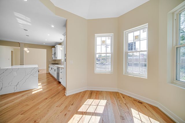 602 Glenshire Road, Glenview, IL 60025