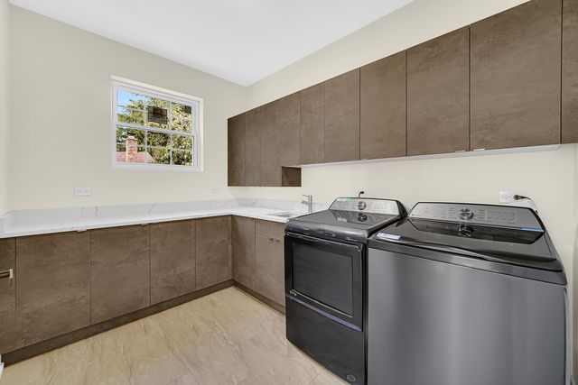 602 Glenshire Road, Glenview, IL 60025