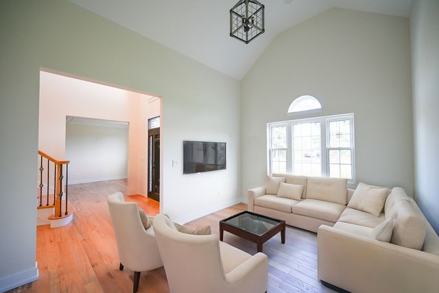 602 Glenshire Road, Glenview, IL 60025