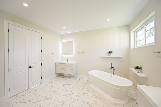 602 Glenshire Road, Glenview, IL 60025