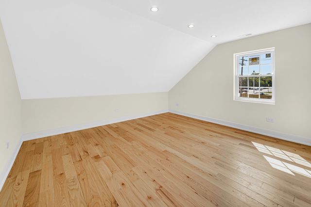 602 Glenshire Road, Glenview, IL 60025