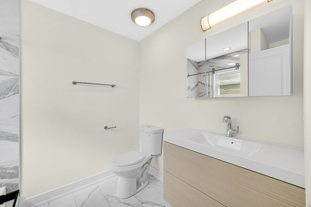 602 Glenshire Road, Glenview, IL 60025