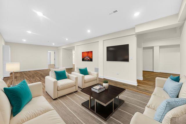 602 Glenshire Road, Glenview, IL 60025