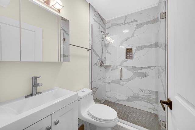 602 Glenshire Road, Glenview, IL 60025