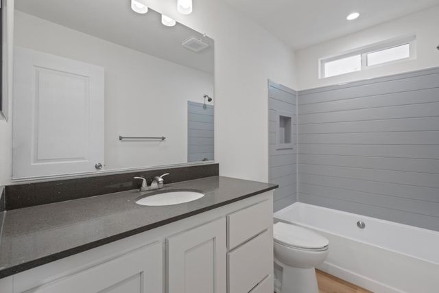 144 Holm Road 120, Watsonville, CA 95076