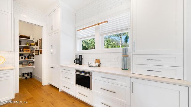 113 MILLS Lane, Jacksonville Beach, FL 32250