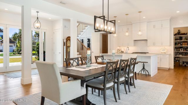 113 MILLS Lane, Jacksonville Beach, FL 32250