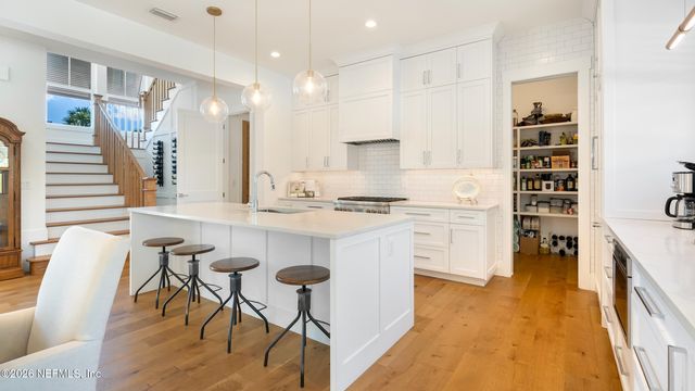 113 MILLS Lane, Jacksonville Beach, FL 32250