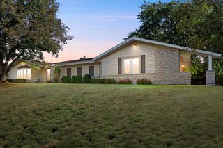 W338S4370 Drumlin DRIVE, Dousman, WI 53118