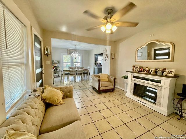 941 Ripford, San Antonio, TX 78225