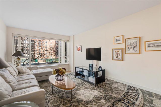 16625 Powells Cove Boulevard 3B, Beechhurst, NY 11357