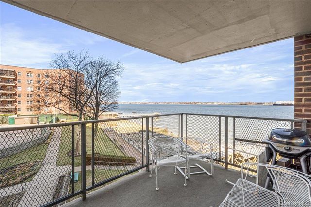 16625 Powells Cove Boulevard 3B, Beechhurst, NY 11357