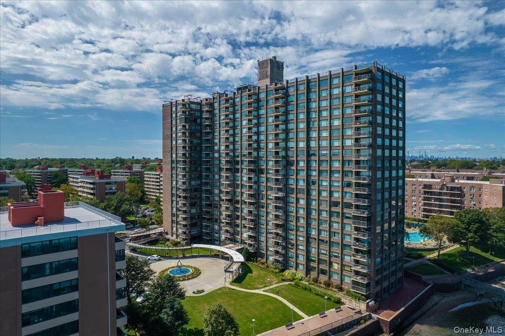 16625 Powells Cove Boulevard 3B, Beechhurst, NY 11357