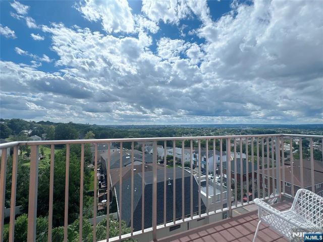 201 12th Street 18, Palisades Park, NJ 07650