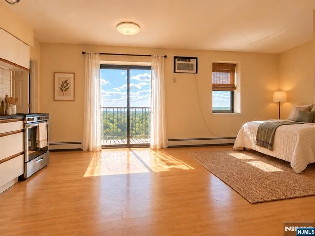 201 12th Street 18, Palisades Park, NJ 07650