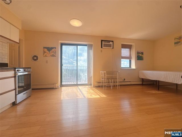 201 12th Street 18, Palisades Park, NJ 07650