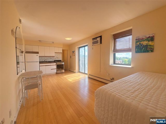 201 12th Street 18, Palisades Park, NJ 07650