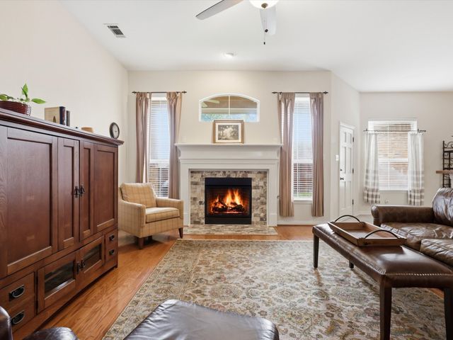 1740 Ivy Lane, Carrollton, TX 75007