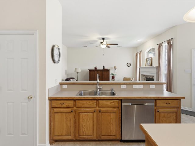 1740 Ivy Lane, Carrollton, TX 75007
