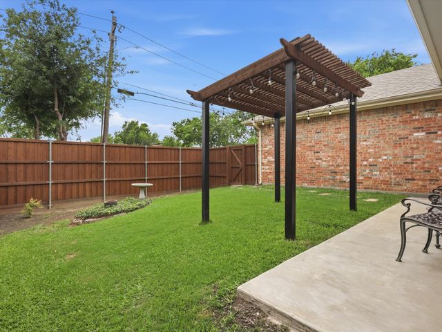 1740 Ivy Lane, Carrollton, TX 75007