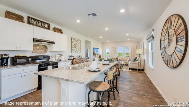 719 Garnier Pass, San Antonio, TX 78221