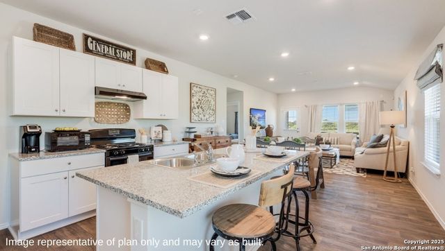 719 Garnier Pass, San Antonio, TX 78221