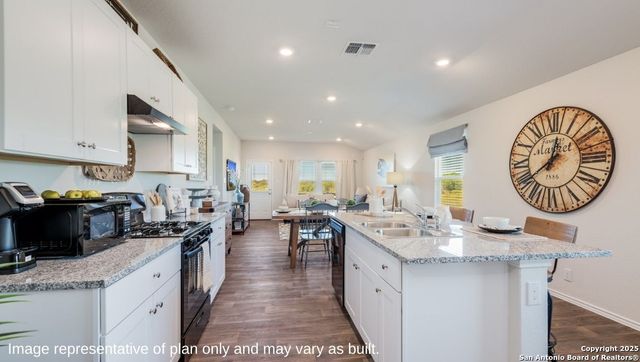 719 Garnier Pass, San Antonio, TX 78221