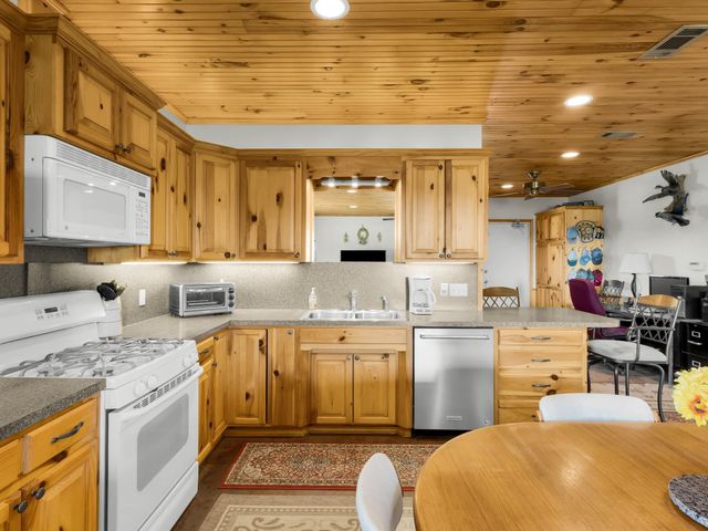 333 County Road 3714 21 ac, Wolfe City, TX 75496