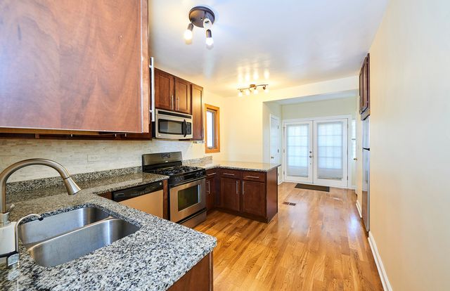 3222 W Warner Avenue 1, Chicago, IL 60618