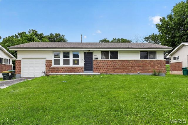 9811 Portage Drive, St Louis, MO 63136