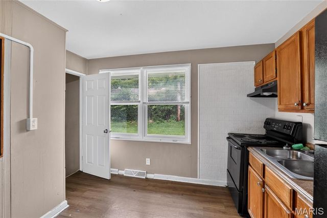 9811 Portage Drive, St Louis, MO 63136