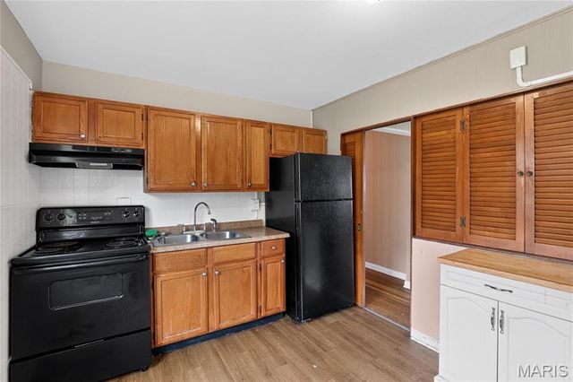 9811 Portage Drive, St Louis, MO 63136