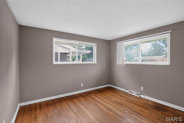 9811 Portage Drive, St Louis, MO 63136