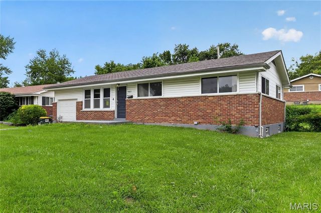 9811 Portage Drive, St Louis, MO 63136